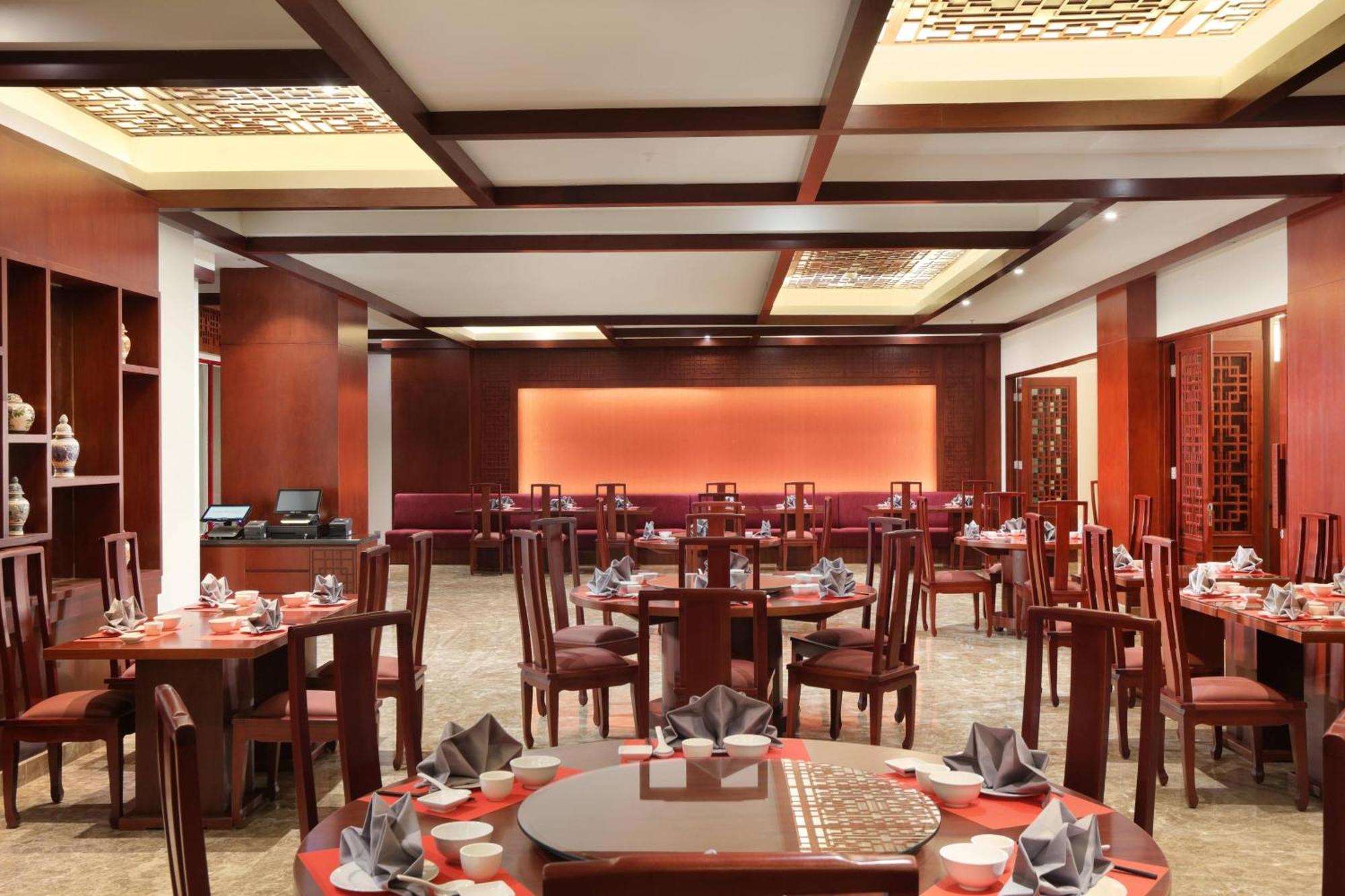 万鸦老福朋喜来登酒店 美娜多 外观 照片